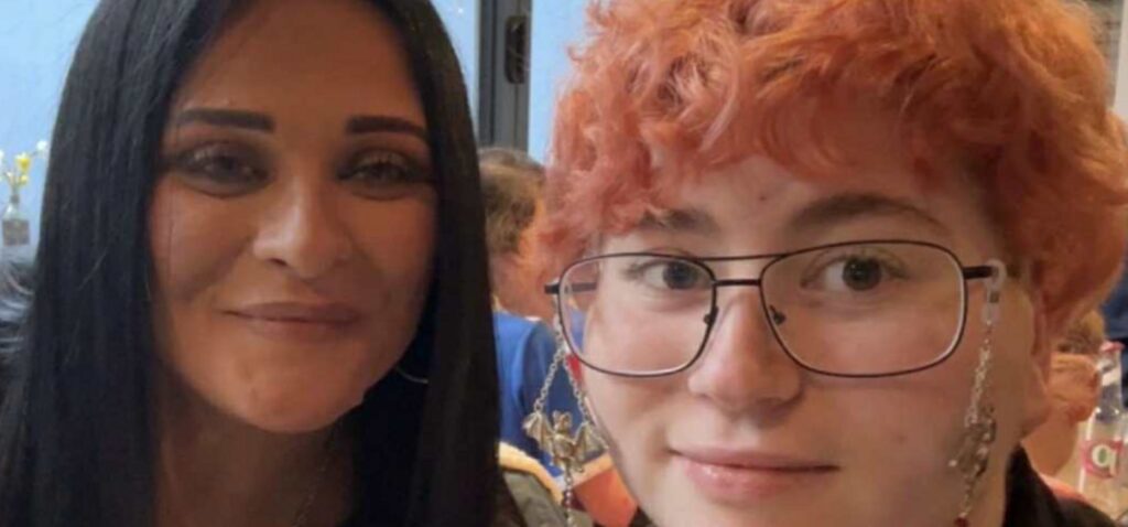 enfants - Est-il acceptable de suivre ses enfants adultes ou les parents doivent-ils apprendre à lâcher prise ?