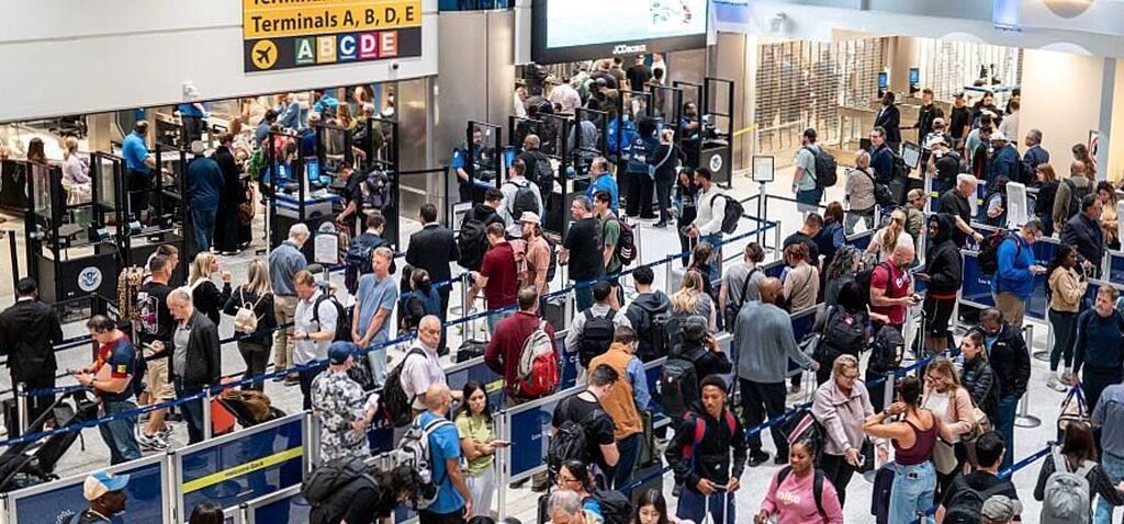 vols - Plus de 1 000 vols annulés alors que les réductions du trafic aérien américain entrent dans leur deuxième jour