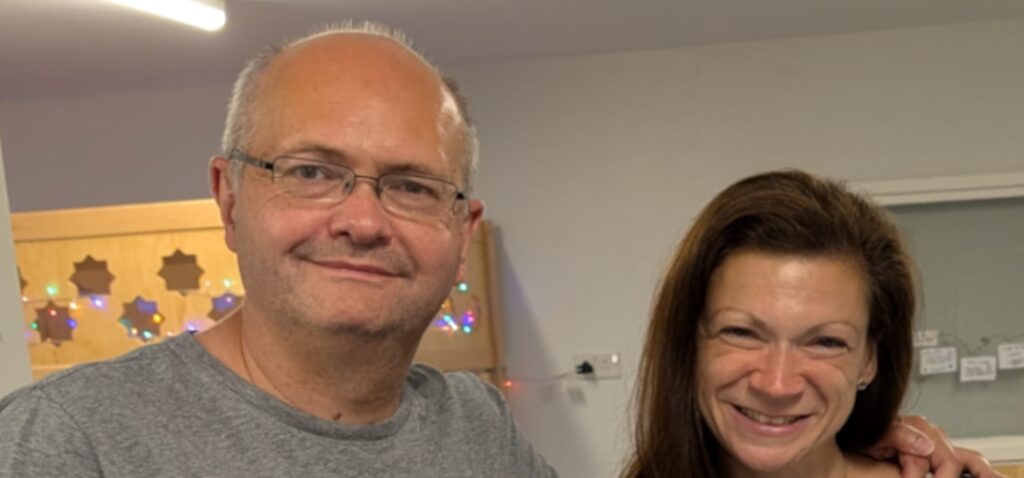 police - Des parents arrêtés après avoir dénoncé l'école sur WhatsApp affirment que la police a versé 20 000 £