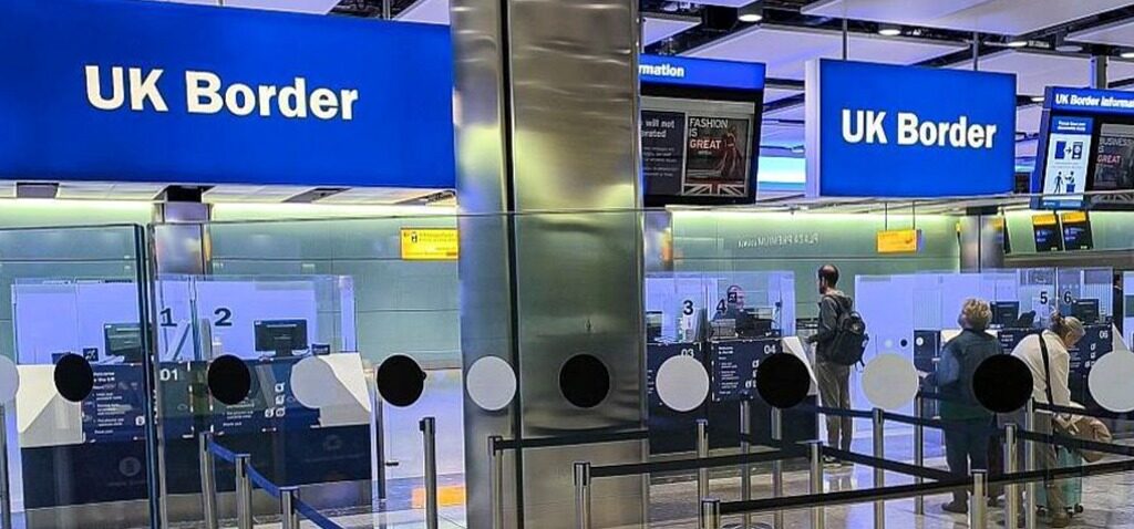 migration - La migration nette 20 % inférieure aux premières estimations alors que davantage de citoyens quittent le Royaume-Uni