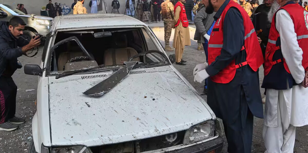 Kamikazes - Des kamikazes tuent 3 personnes au siège des paramilitaires au Pakistan