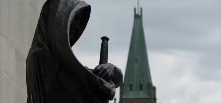 Juges - Ottawa Rejette une Augmentation de 28 000 $ pour les Juges Fédéraux, Évoquant les Tarifs et les Dépenses de Défense