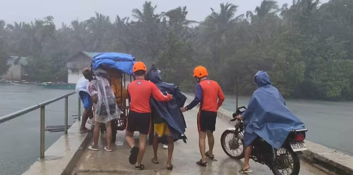 typhon - Super typhon menace aux Philippines, forçant plus de 1 million de personnes à évacuer