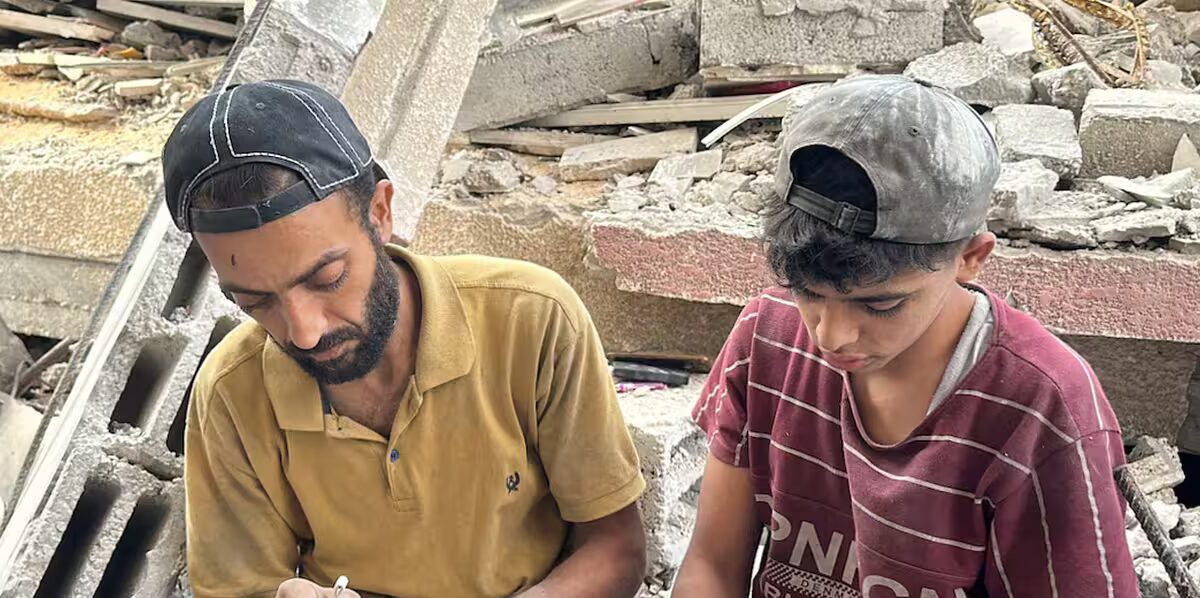 fillette - Ils recherchent chaque jour une fillette de 5 ans. Ses restes pourraient être sous les décombres.