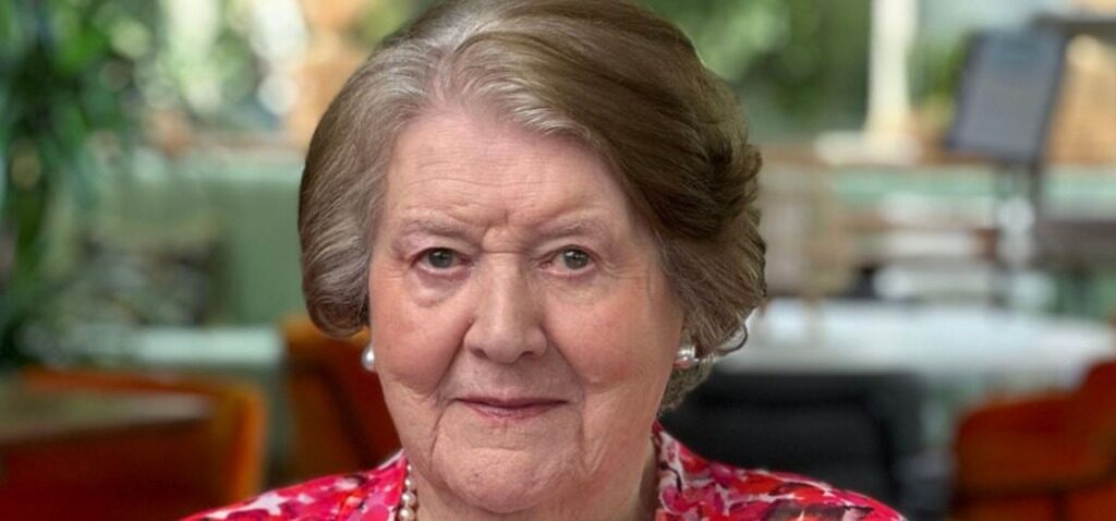 funérailles - Les proches se rassemblent pour les funérailles de Patricia Routledge