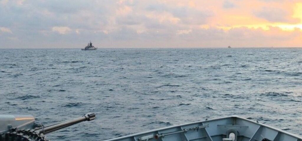 marine - La marine intercepte deux navires russes dans la Manche