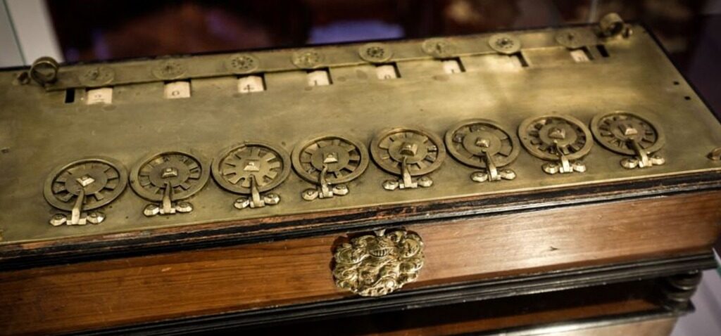 Calculatrice - La Cour de Paris Bloque la Vente aux Enchères de la Calculatrice la Plus Ancienne Connue