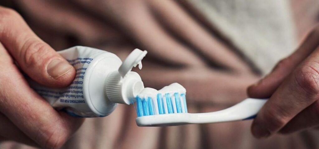 packs - Des packs de brosses à dents offerts aux 'plus vulnérables'