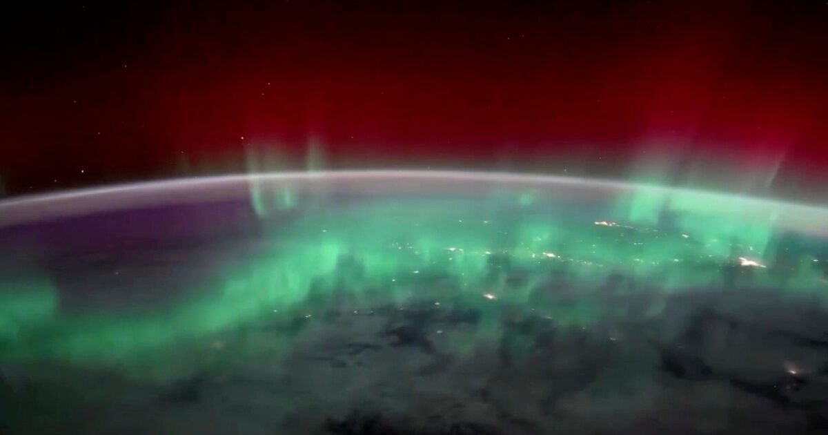 astronaute - Un astronaute de la NASA filme les aurores boréales depuis l'espace