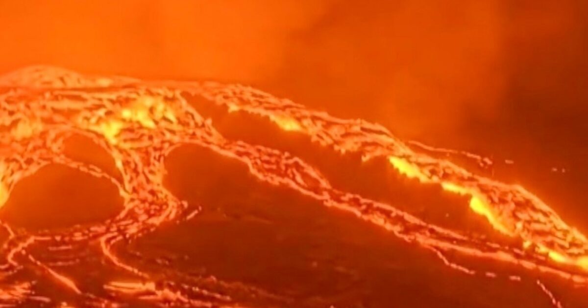 Kilauea - Lava jaillit du Kilauea à Hawaï lors d'une nouvelle éruption volcanique