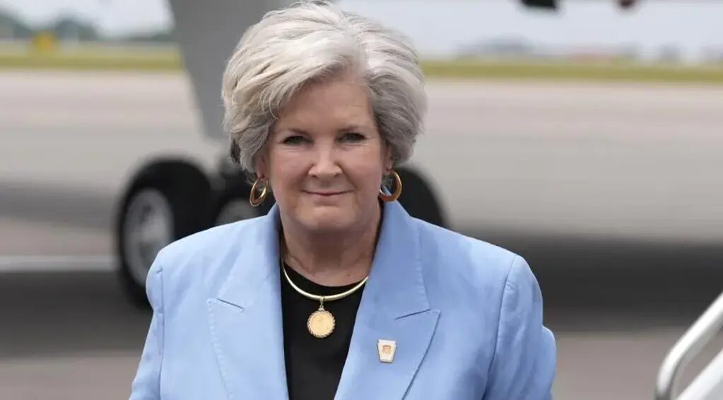 Jefa - La Jefa de Cabinet de Trump : "Elle a la personnalité d'un alcoolique et agit avec la conviction qu'il n'y a absolument rien qu'elle ne puisse faire"