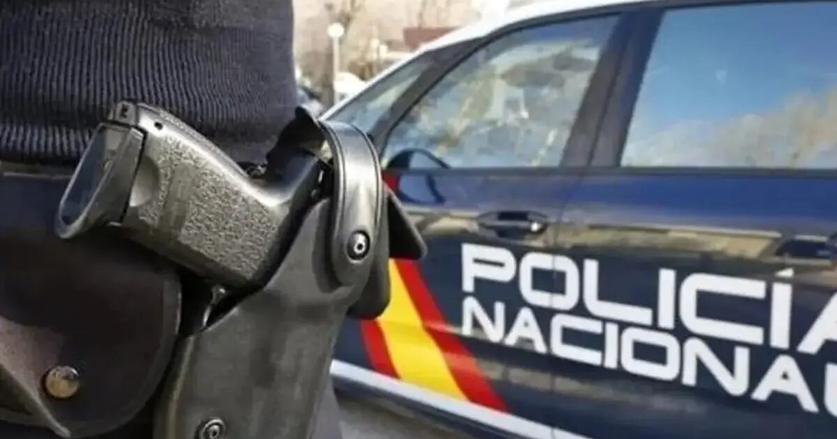 Fromage - Des Encapuchés Dérobent Du Fromage Et Du Vin Dans Un Supermarché À San Blas Avant Noël