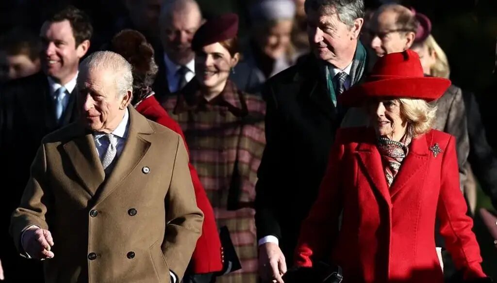 famille - Les filles du défénestré Andrés assistent avec le reste de la famille royale britannique à la messe de Noël, un geste clair d'unité en ce moment délicat pour la dynastie.