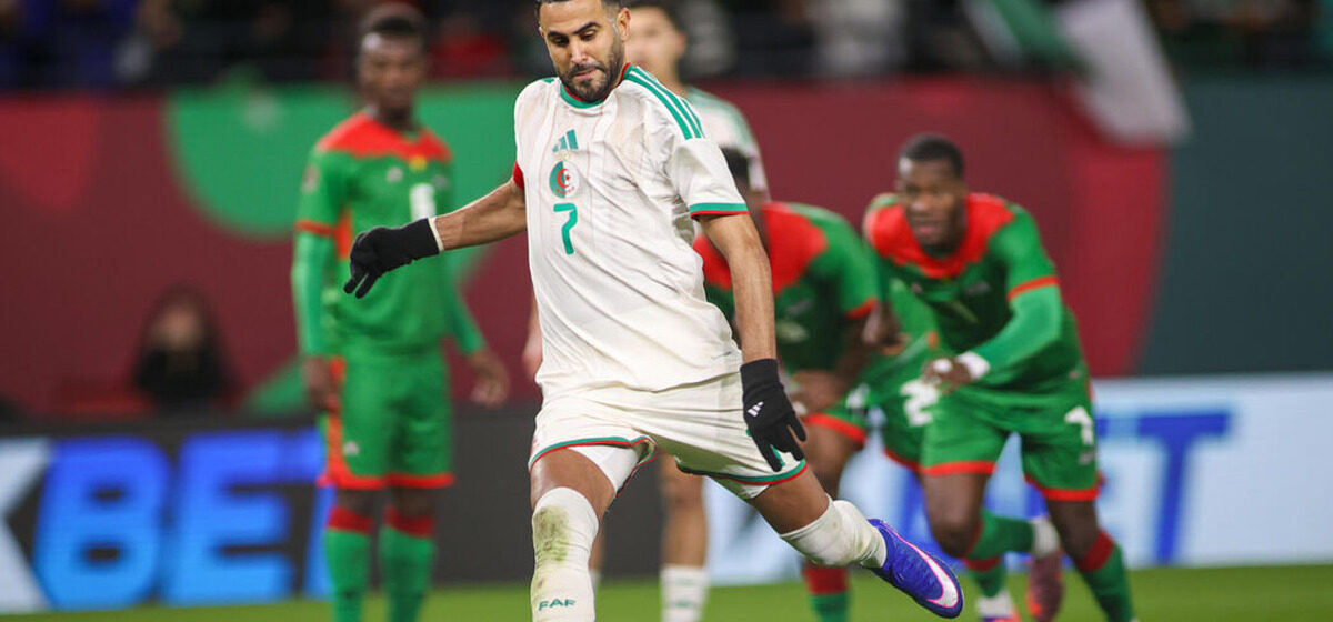 Mbappé - 2025 : L'Algérie Qualifiée, Mbappé Dans Les Tribunes, Polémique Arbitrale… Le Bilan De La Deuxième Journée