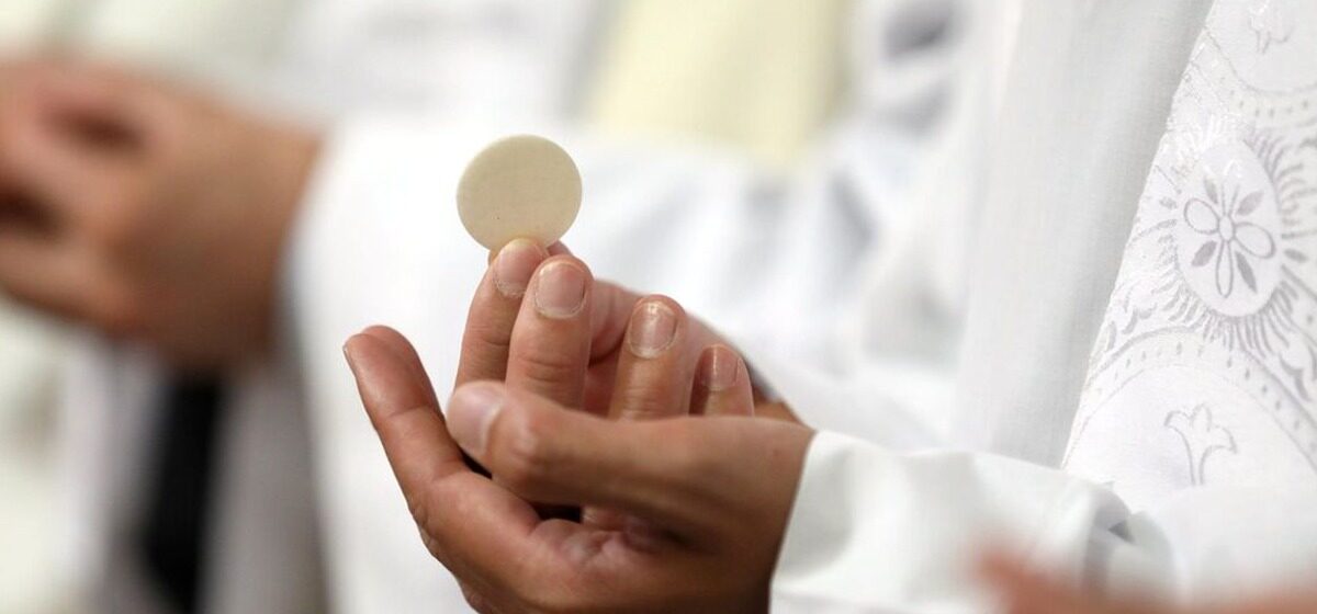 salaire - « Qui va payer mon salaire ? » : Face à la baisse des donateurs, l'Église appelle ses ouailles à l'aide.