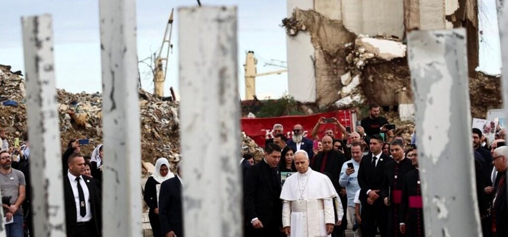 Pape - Le Pape prie sur le site de l'explosion du port de Beyrouth lors de son dernier jour au Liban