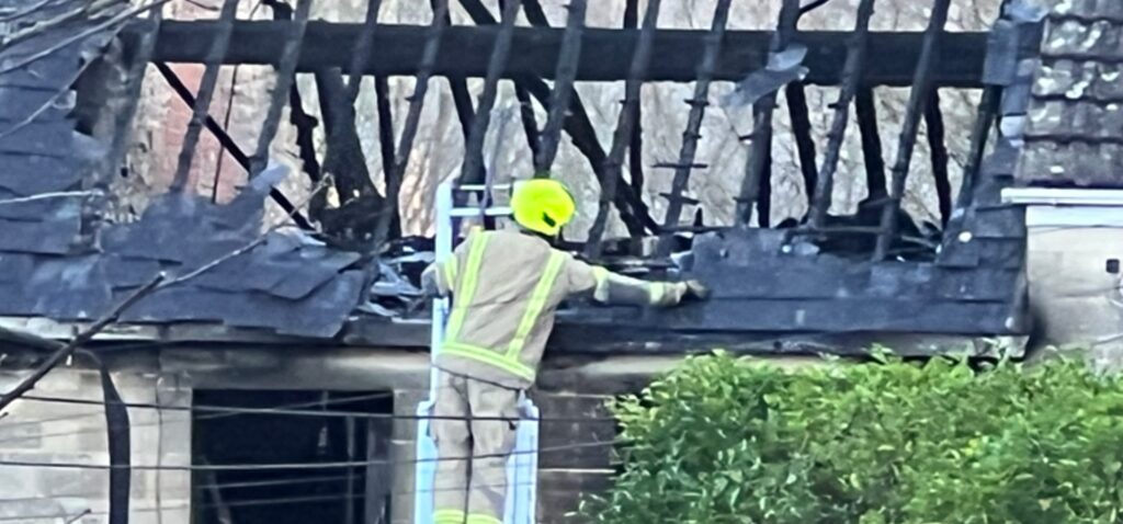 incendie - Trois personnes toujours portées disparues après un incendie de maison le jour de la Saint-Étienne