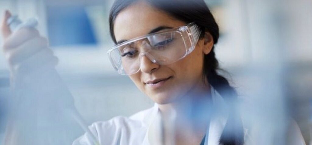 visas - Un scientifique britannique de premier plan avertit que les restrictions sur les visas de recherche mettent en péril l'économie