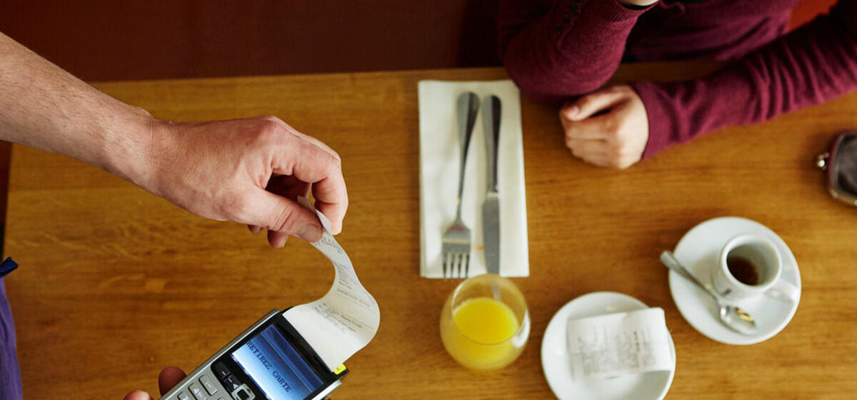 Bienfaiteur - Un Bienfaiteur Anonyme Prend En Charge L'Addition De Cinq Pompiers Dans Un Bar De L'Eure : « C'est La Première Fois Que Cela Nous Arrive »
