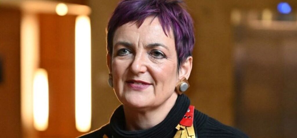 Constance - Swinney soutient Constance dans l'affaire des gangs de grooming