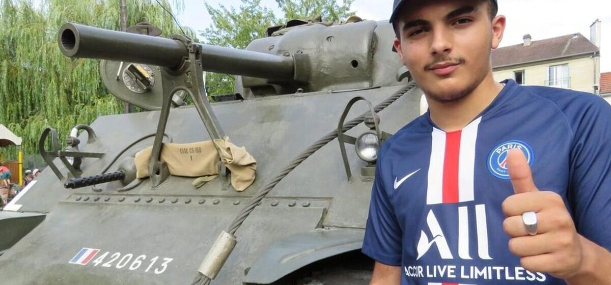 Rappeur - 2,6 millions d’euros, intimidation avec des AK-47 et conflit d’avocats : le rappeur Rk visé par une plainte pour « extorsion en bande organisée »