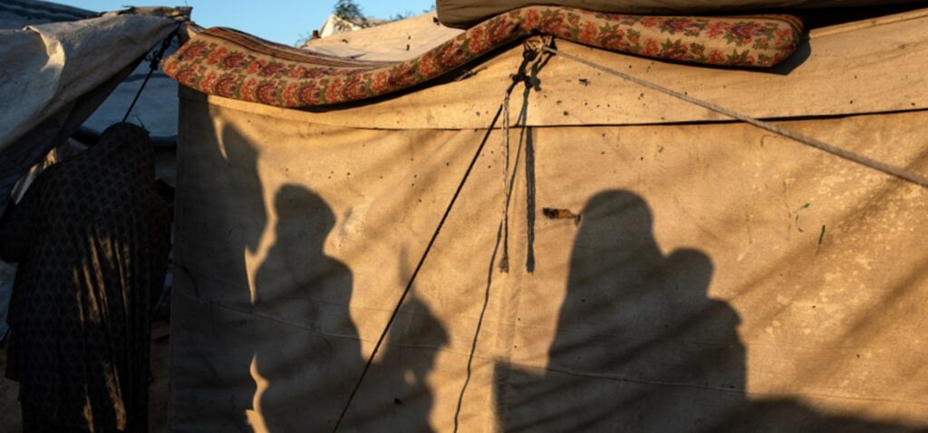 Royaume-Uni - Le Royaume-Uni critique les retards d'aide à Gaza alors que les tentes mettent un an à arriver