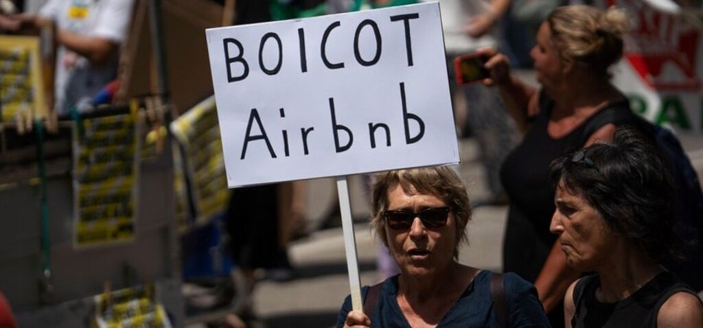 Airbnb - Airbnb condamné à une amende de 56 millions £ par l'Espagne pour avoir annoncé des propriétés non autorisées