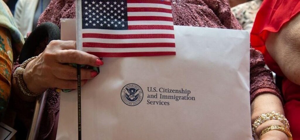 Trump - Ils étaient presque Américains - Puis Trump a annulé leurs cérémonies de citoyenneté