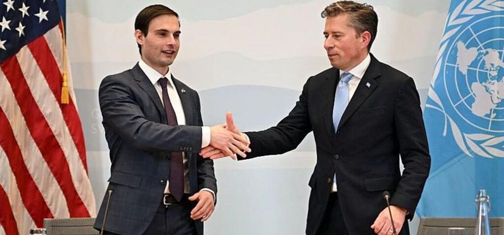 dollars - Les États-Unis s'engagent à 2 milliards de dollars pour l'aide humanitaire, mais avertissent l'ONU : « Adaptez-vous ou périssez »