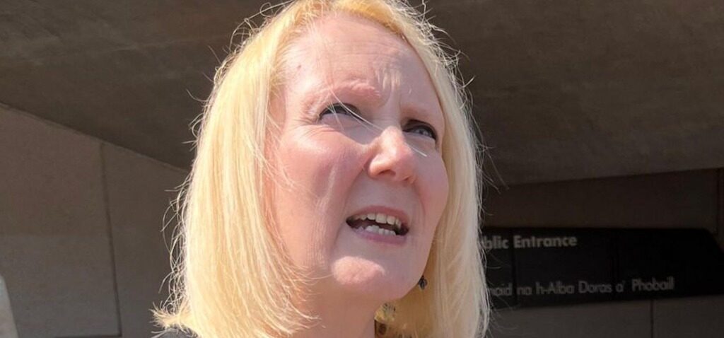 gouvernement - La dirigeante de l'association caritative pour les personnes handicapées condamne le gouvernement britannique en refusant l'OBE