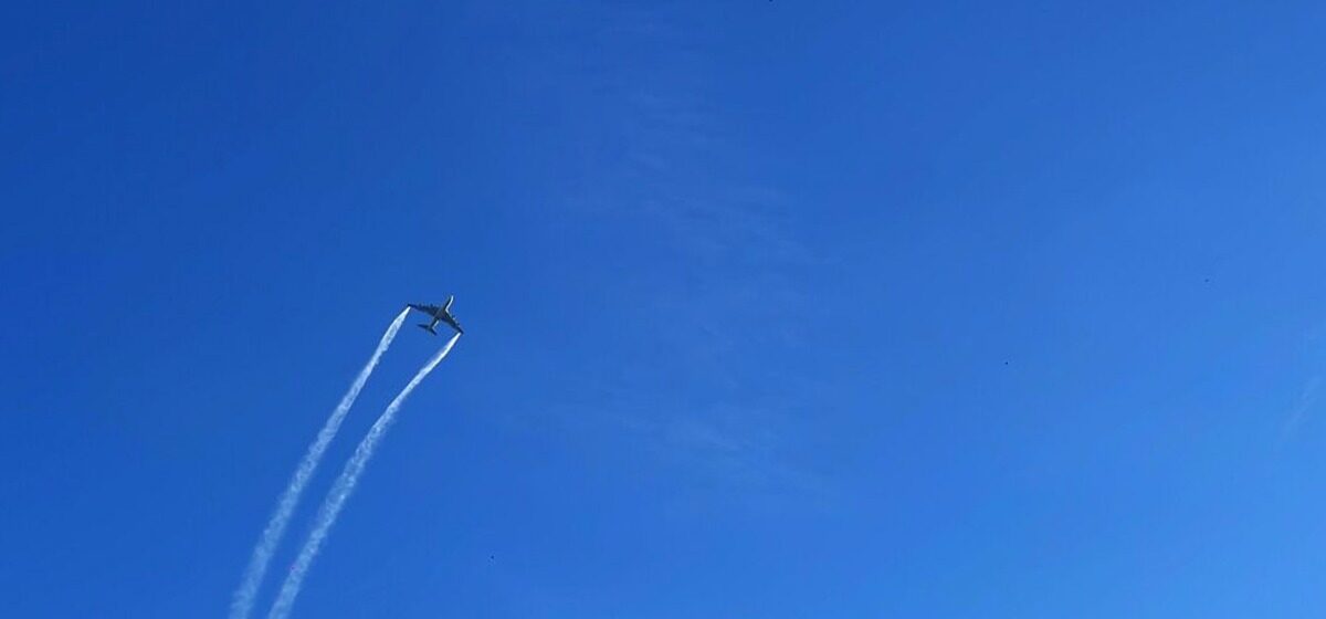 kérosène - Un avion a largué du kérosène sur 8 communes belges, des analyses demandées par le maire d'une ville touchée