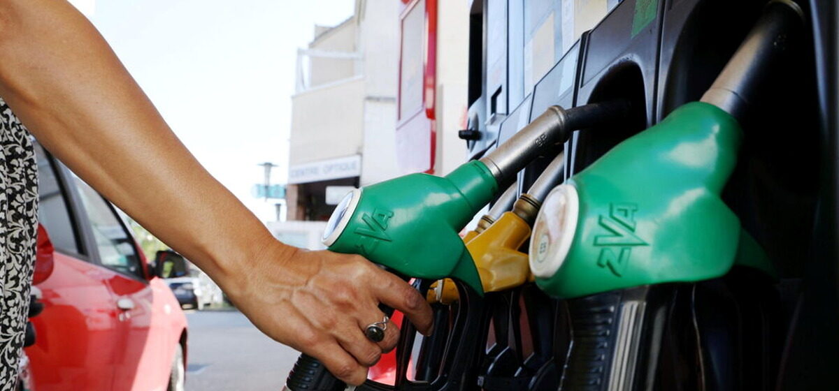 prix - Les prix de l'essence atteignent leur niveau le plus bas depuis plus de trois ans en France