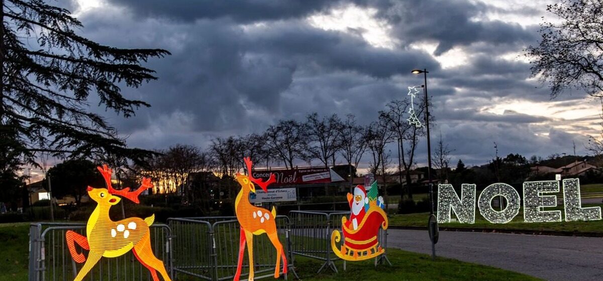 décorations - Ces décorations scintillent grâce aux phares des voitures ! La solution écologique de cette ville de Haute-Garonne.