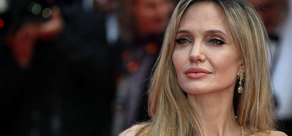 Angelina - Angelina Jolie révèle ses cicatrices de double mastectomie dans le premier numéro de Time France