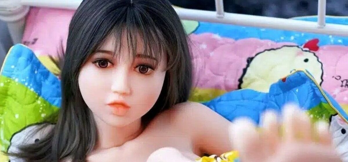 Poupées - Poupées Sexuelles Enfantines : Une Enquête Sur Le Site Britannique « little Sex Dolls » Ouvrant à Paris