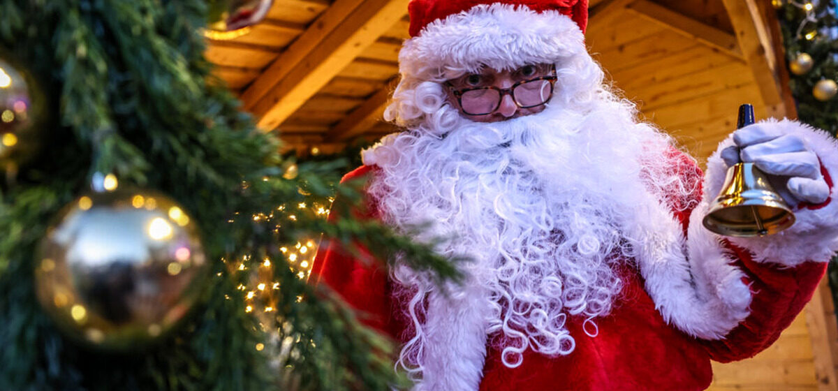 Réveillon - Père Noël, écailler, fleuriste… Au Réveillon, Vous Vous Amusez, Ils S'activent !