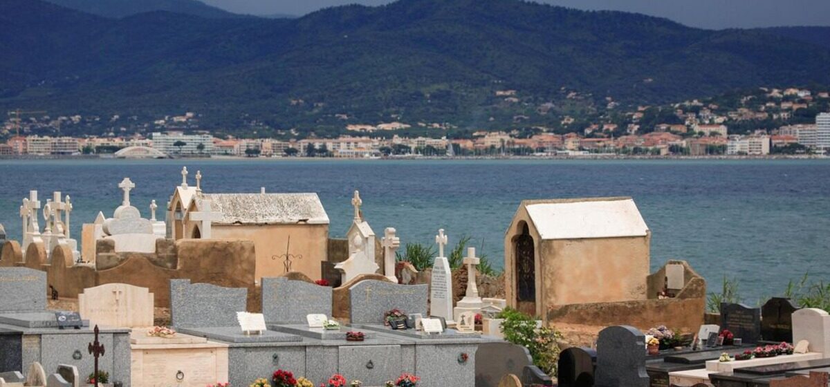 Bardot - « Dommage de ne pas respecter sa volonté » : Pourquoi Brigitte Bardot sera enterrée au cimetière marin de Saint-Tropez ?