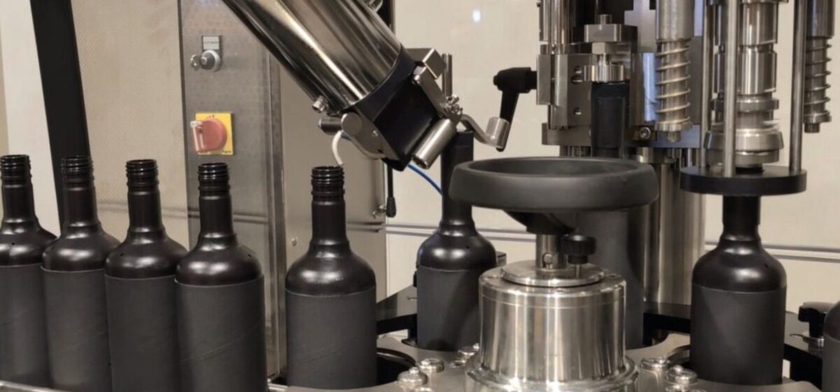 vin - Cette bouteille de vin toulousaine en carton a déjà conquis l'ancienne star du basket français Tony Parker.