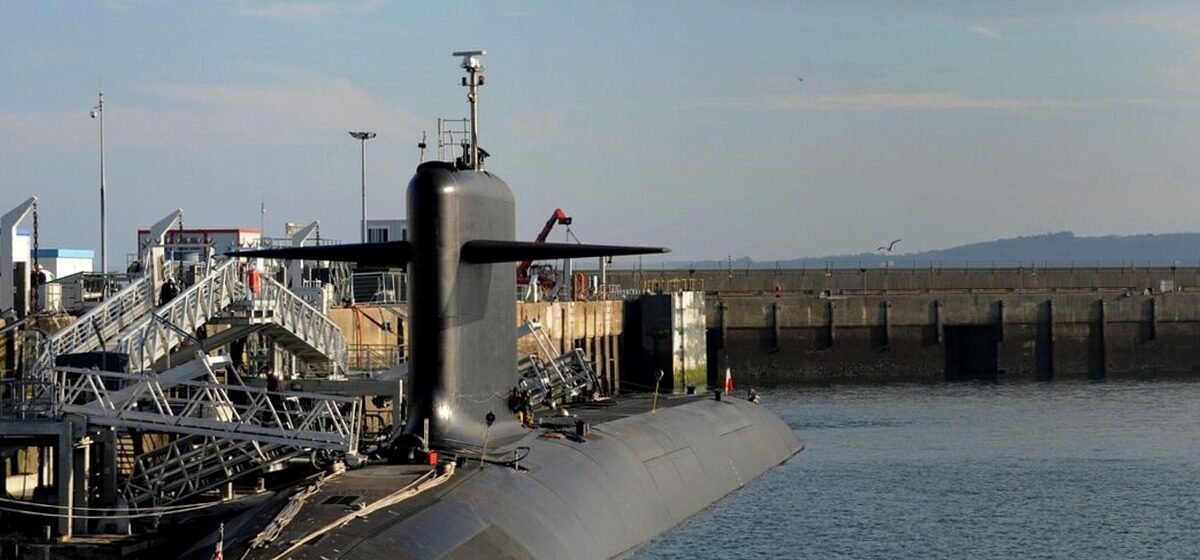 drones - Tirs d'interception, enquête… Voici ce que l'on sait sur les drones qui ont survolé la base navale de l'île Longue, sanctuaire de la dissuasion nucléaire française.