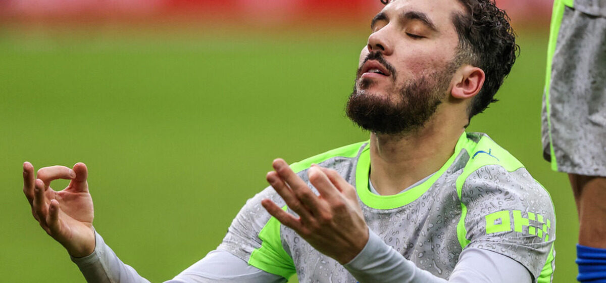 But - Rayan Cherki Éblouit Encore Avec Un But Et Une Passe Décisive Contre Manchester City