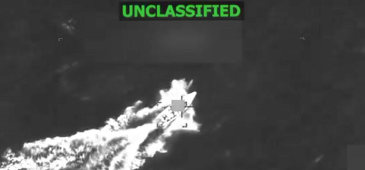 États-Unis - « On Va Regarder ça » : Les États-Unis Ont-ils Ordonné l'Exécution de Deux Survivants d'une Frappe en Mer des Caraïbes ?