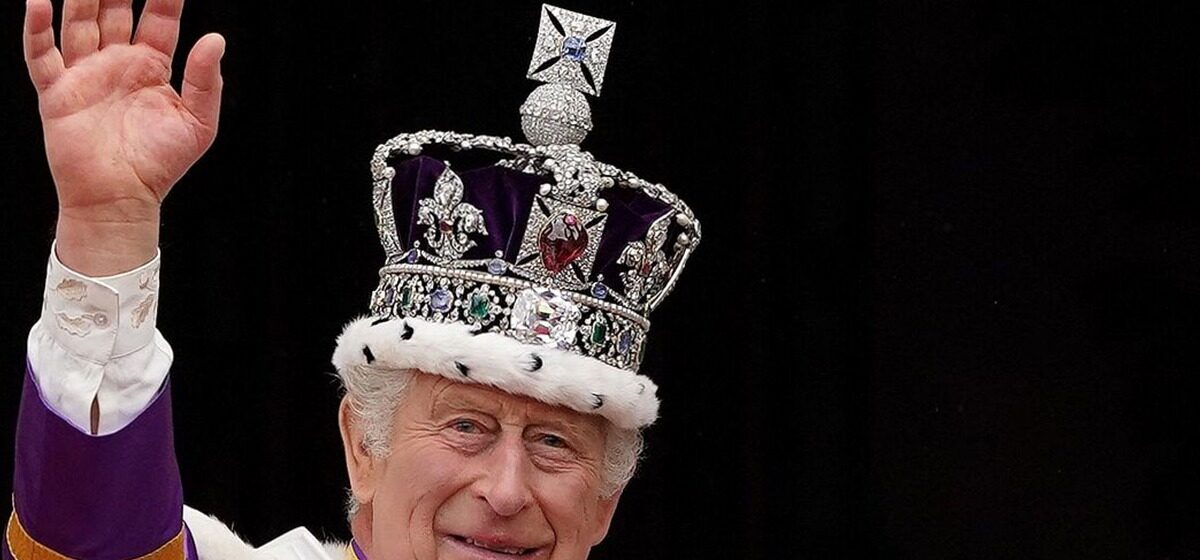 Jet - Quatre Arrestations Après Un Jet De Nourriture Sur La Vitrine Des Joyaux De La Couronne Lors Du Tour De Londres