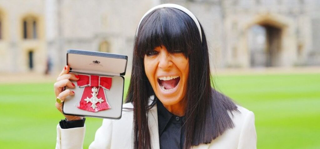 Winkleman - Claudia Winkleman, la fidèle de la télévision, honorée d'un MBE par le roi au château de Windsor