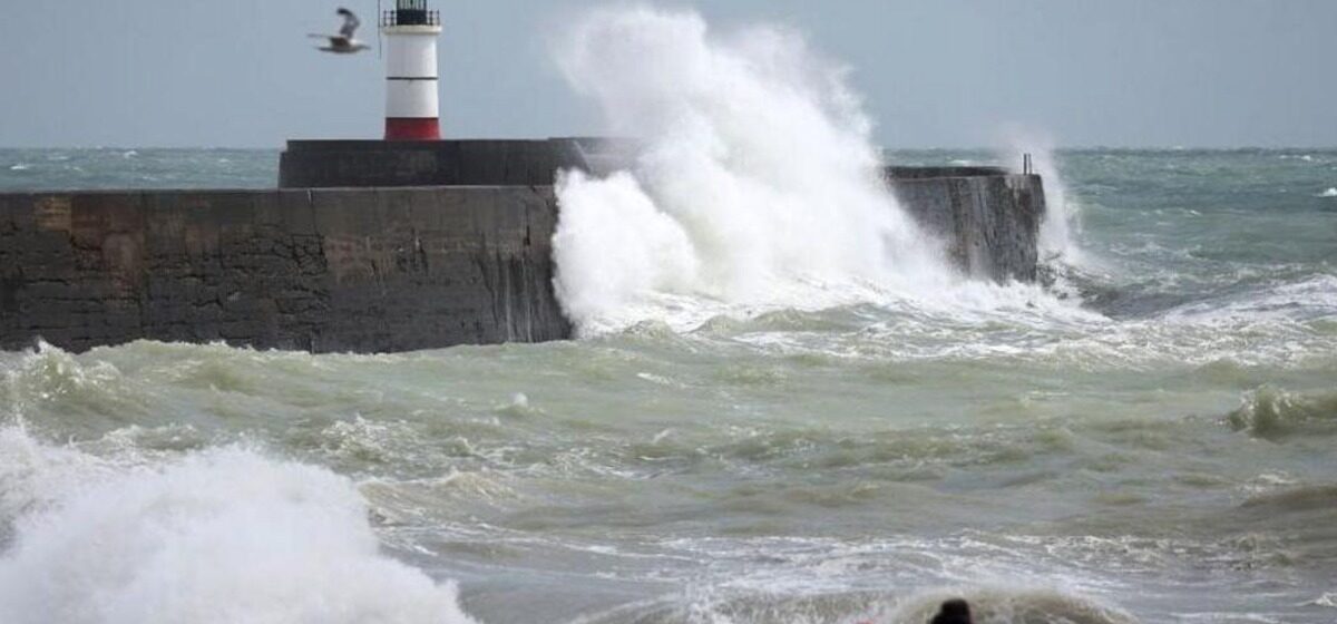 Tempête - Tempête Bram : Alerte Amber en vigueur alors que le vent et la pluie frappent le Royaume-Uni