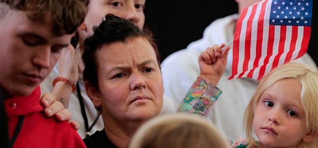 travailleurs - Les États-Unis accusés d'employer des travailleurs illégaux au centre de traitement des demandes d'asile en Afrique du Sud