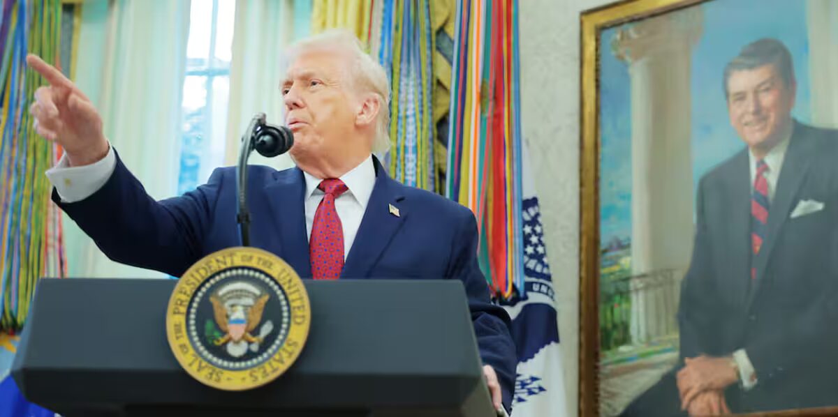 Trump - Trump poursuit la BBC pour diffamation suite à l'édition de son discours avant l'émeute, réclamant jusqu'à 10 milliards de dollars américains.