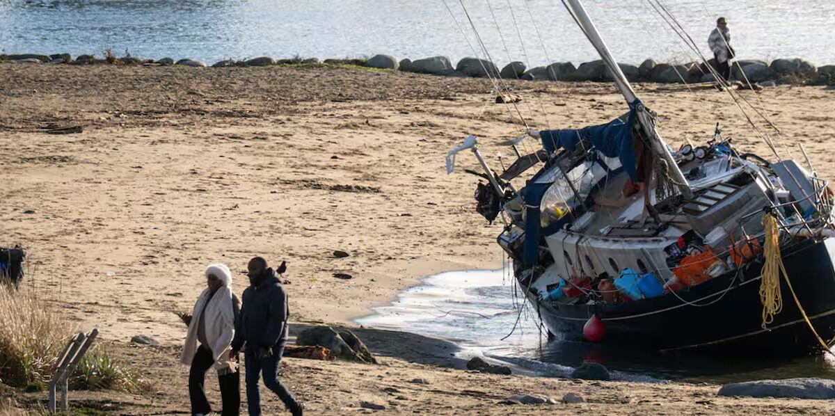 bateaux - Des bateaux échouent dans le False Creek de Vancouver après une tempête de vent nocturne