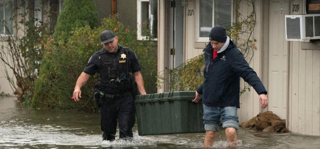 inondations - Des milliers prêts à évacuer alors que les inondations frappent le Nord-Ouest Pacifique