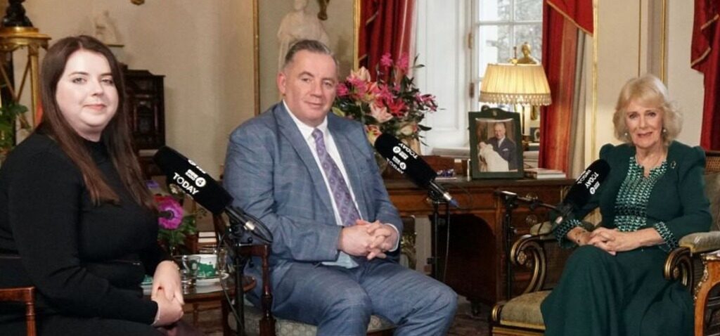 Reine - La Reine Loue la Famille Hunt pour son Courage Après les Meurtres Triples