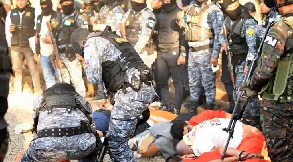 Guatemala - Guatemala Déclare l'État de Siège et Autorise l'Armée à Agir Contre les Pandillas : "Nous Mettons les Criminels à Genoux"